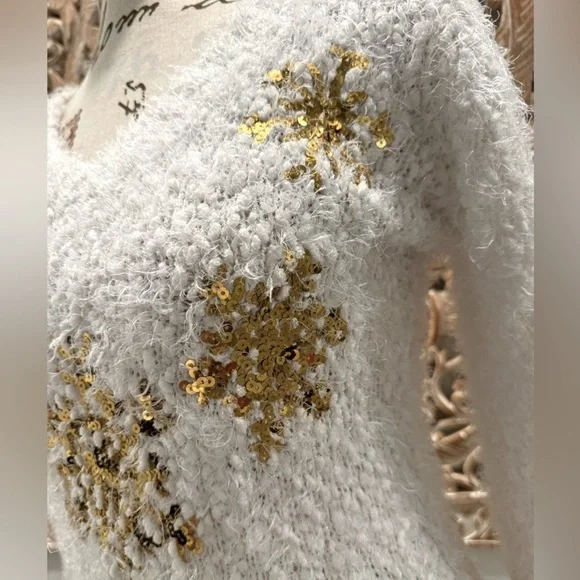 Holiday Time White w/ Gold Stars Long Sleeve Sweater- size M - Picture 7 of 8